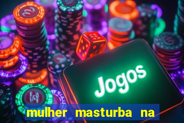 mulher masturba na quina da cama