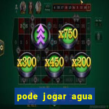 pode jogar agua fervente na pia