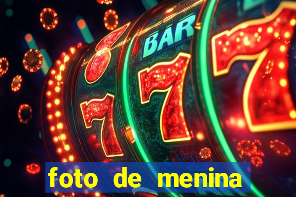 foto de menina fake cabelo cacheado